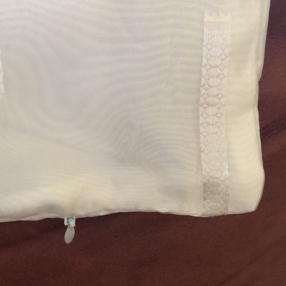 NWT 2 sheer and solid fabric decorative throw accent pillow cushion covers - Picture 3 of 5